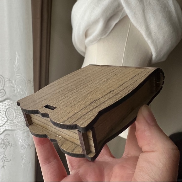 Unique small jewellery container - Picture 2 of 6